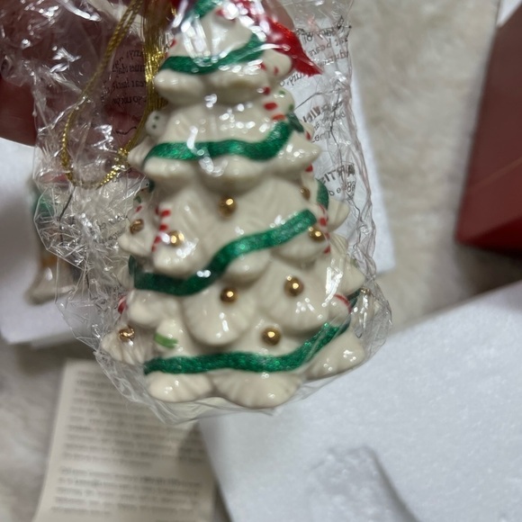 Lenox Holiday Ribbons ornament set 2 - Picture 3 of 8